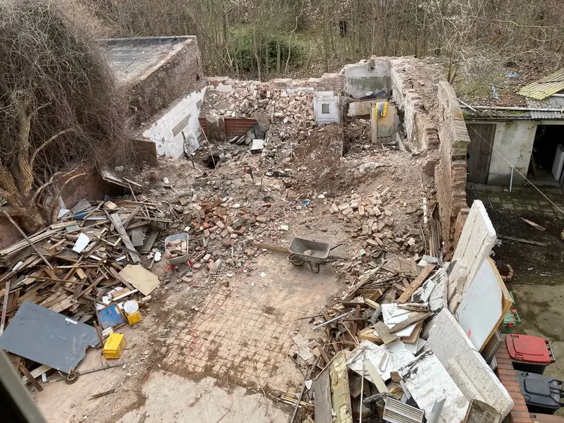 Bauschutt und Abtransport auf der Baustelle